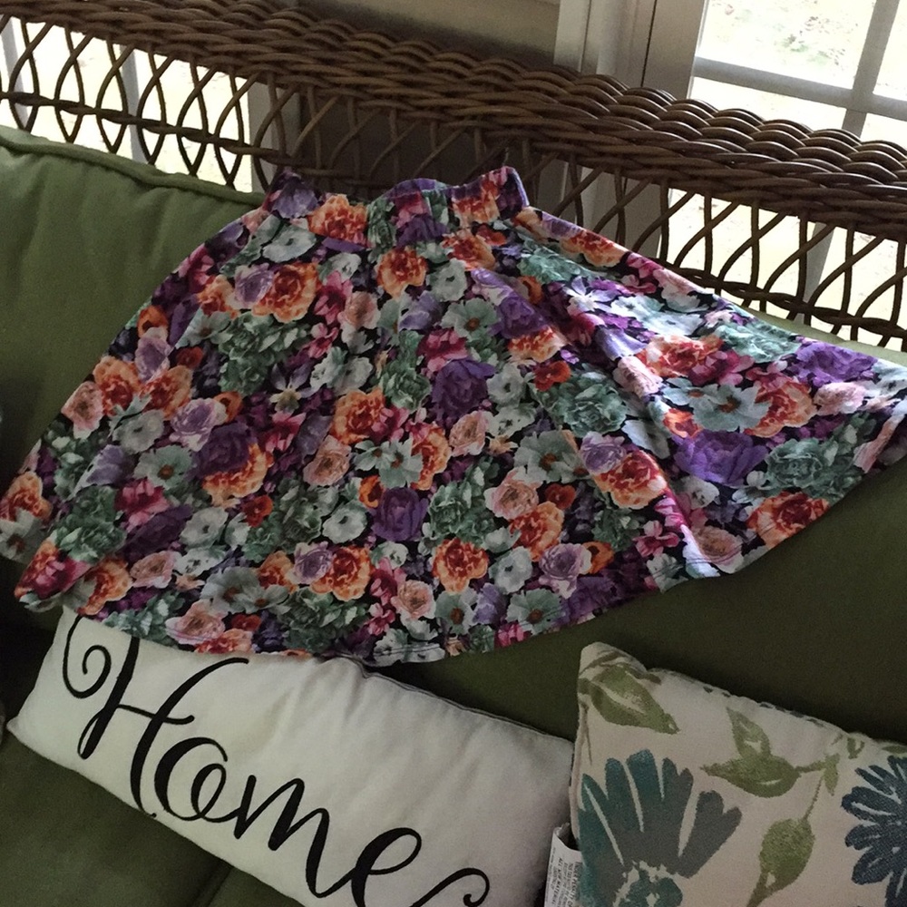Rue 21 girl’s knit floral skirt